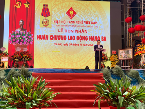 Hiệp hội làng nghề Việt Nam long trọng tổ chức Lễ đón nhận Huân chương lao động hạng ba.